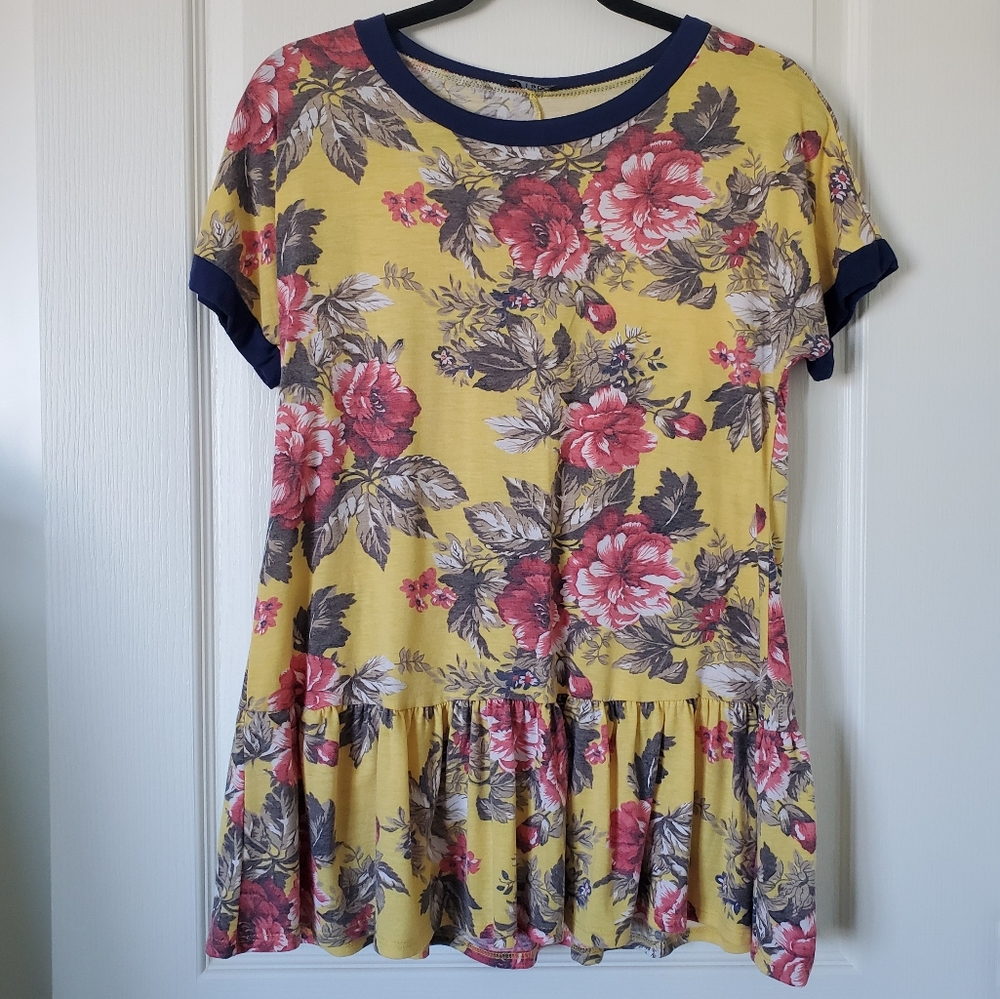 🍍Floral Peplum Tee Size Small